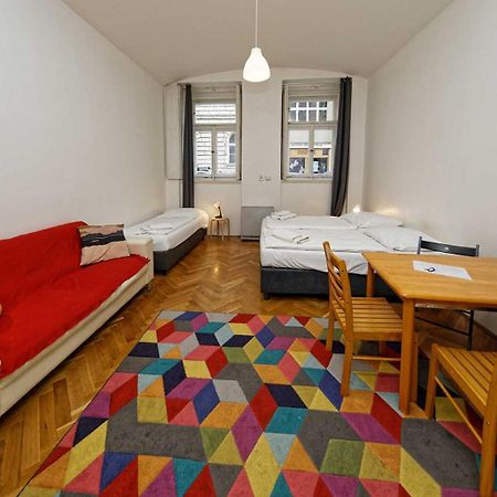 Apartments Truhlarska 31 Прага Екстериор снимка